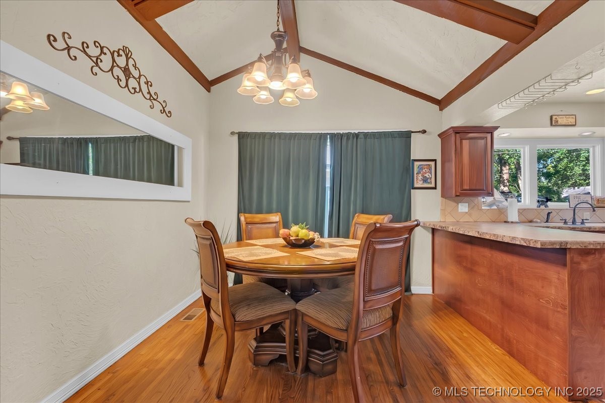 1527 E 50th Street