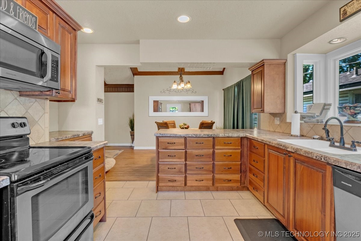 1527 E 50th Street