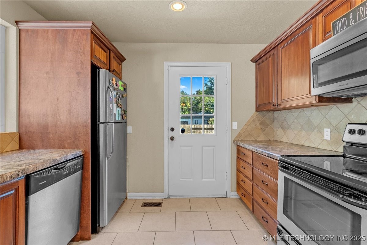 1527 E 50th Street
