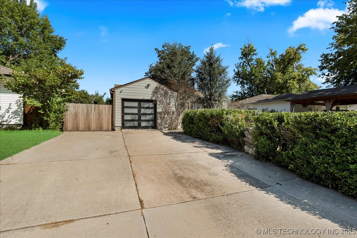 1527 E 50th Street