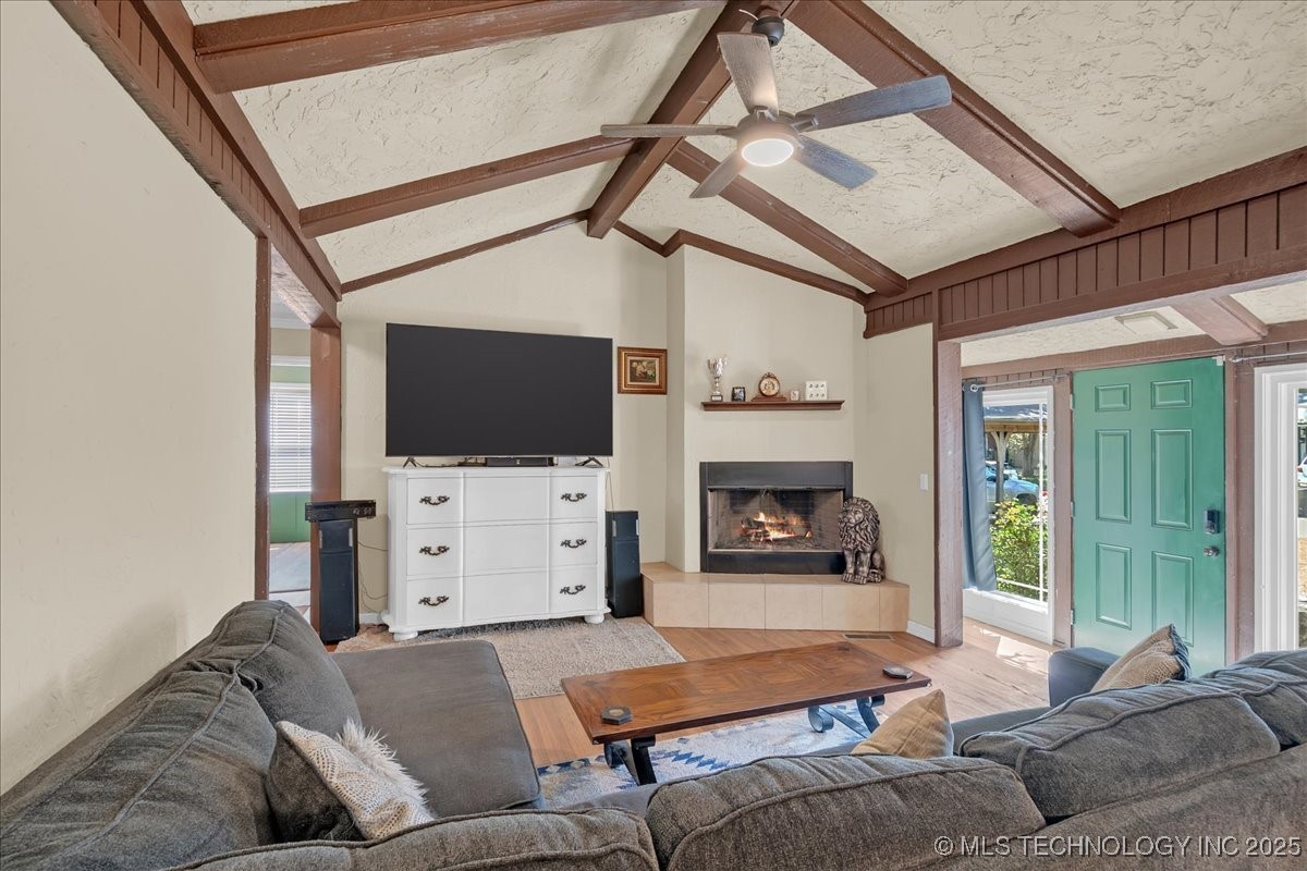 1527 E 50th Street