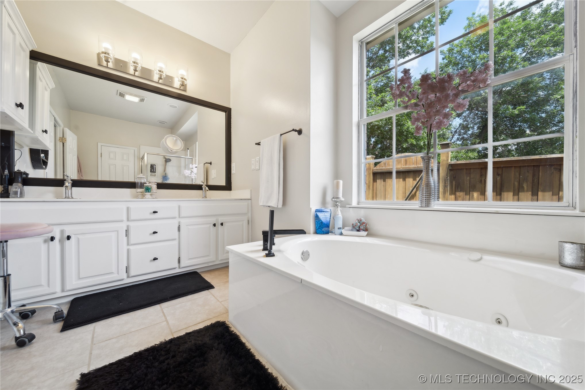 4602 S Linwood Drive