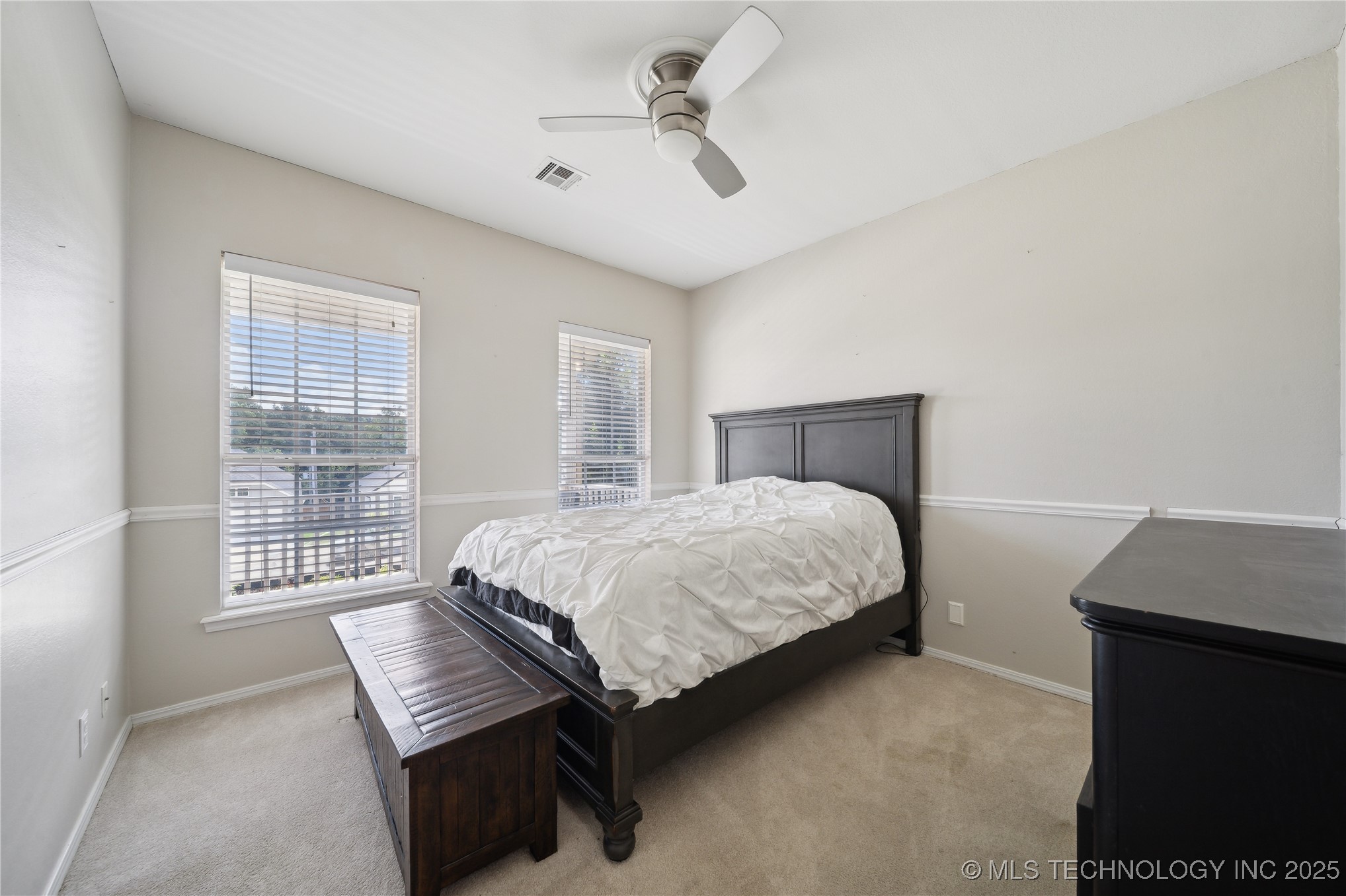 4602 S Linwood Drive