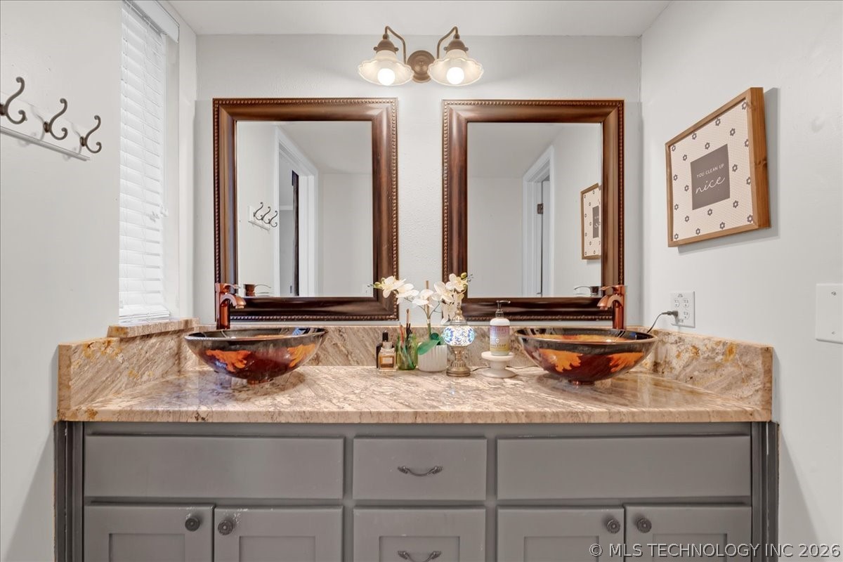 2652 W Galveston Street