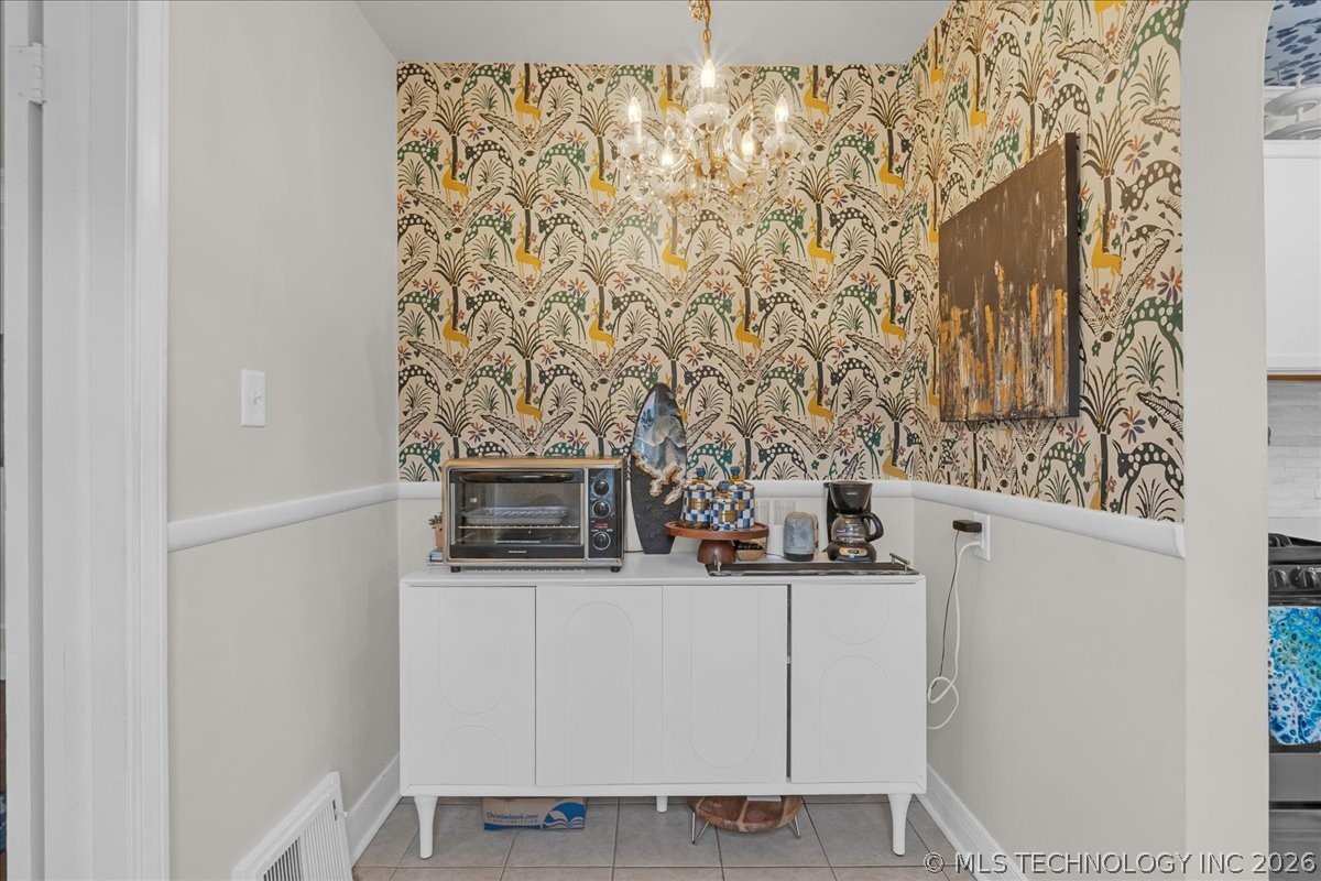 1516 S College Avenue