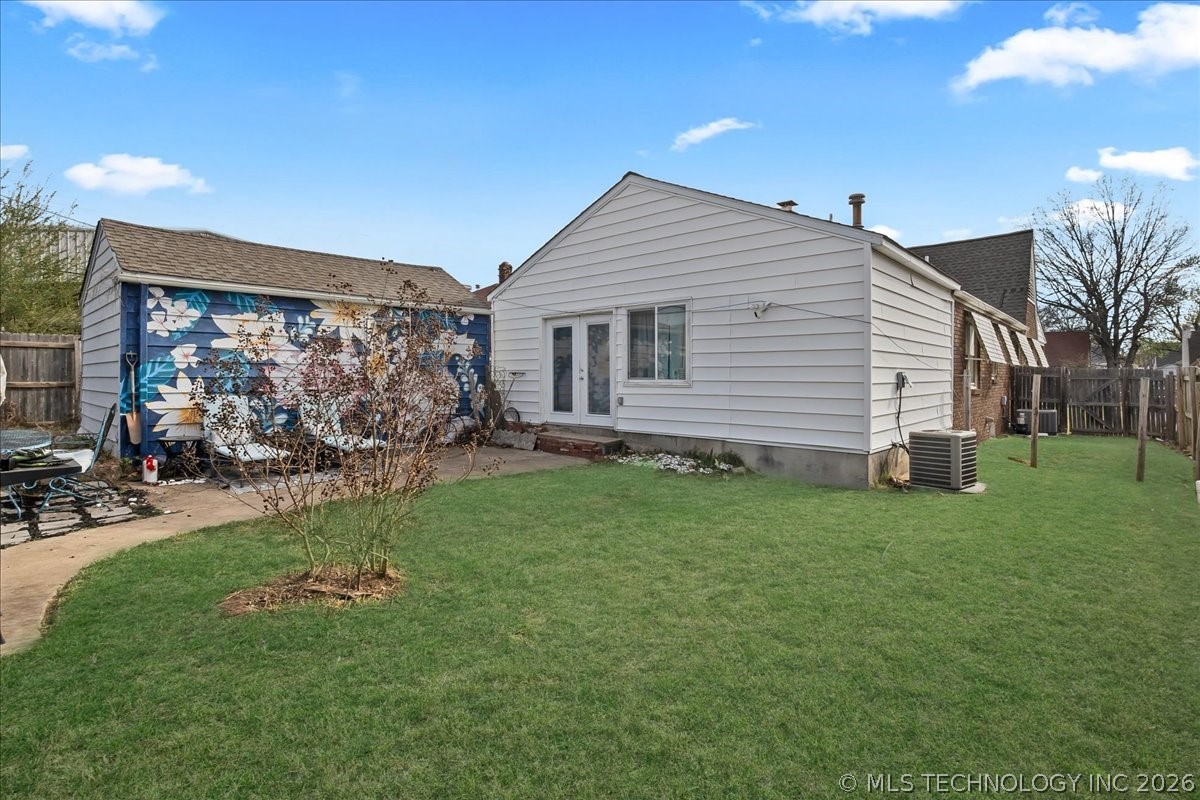 1516 S College Avenue