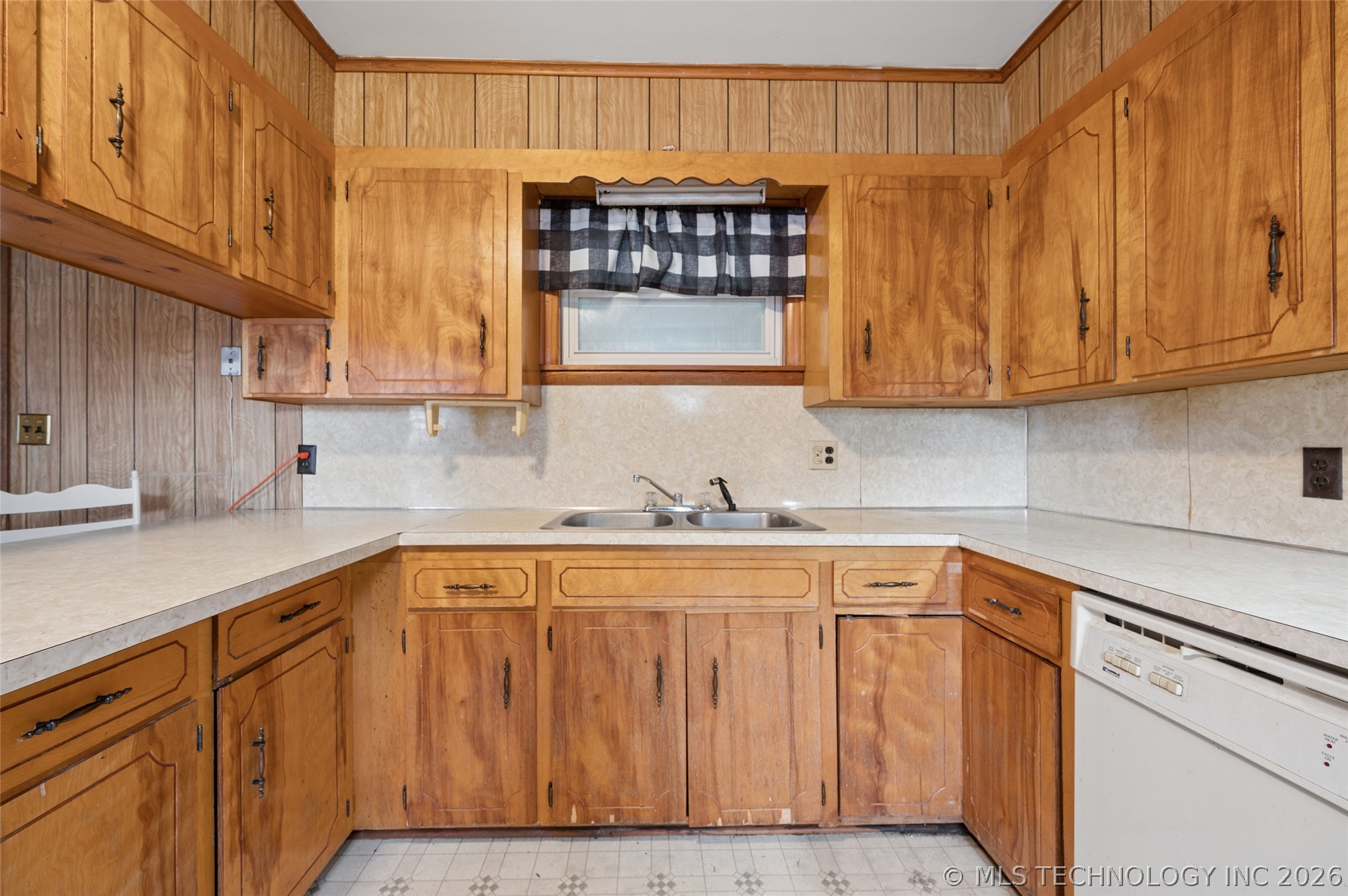 611 W 6th Street