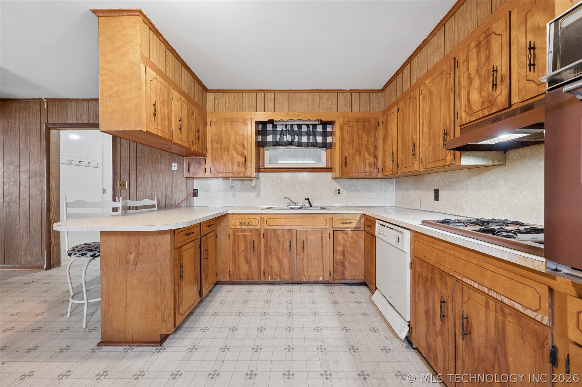 611 W 6th Street