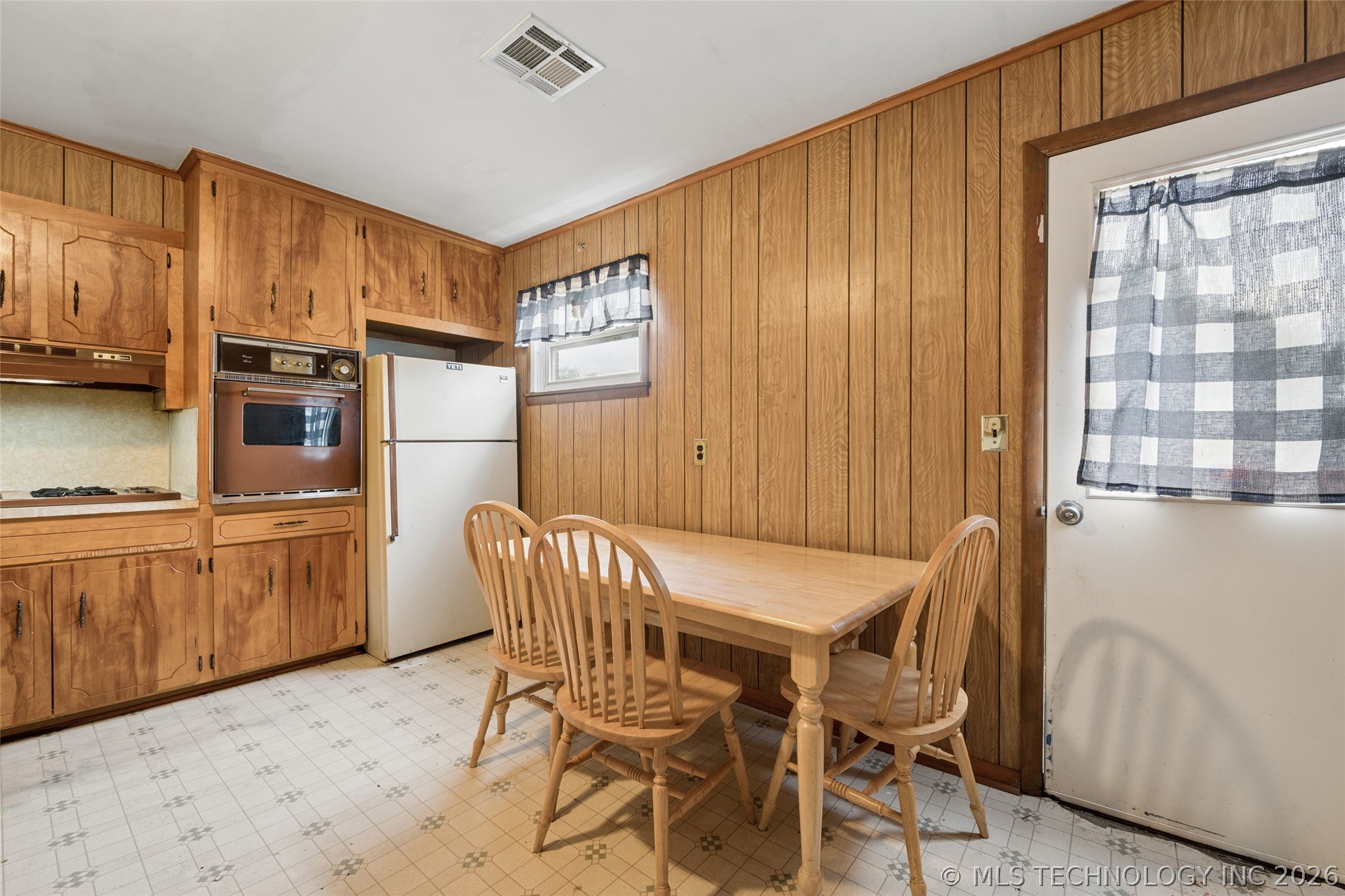 611 W 6th Street