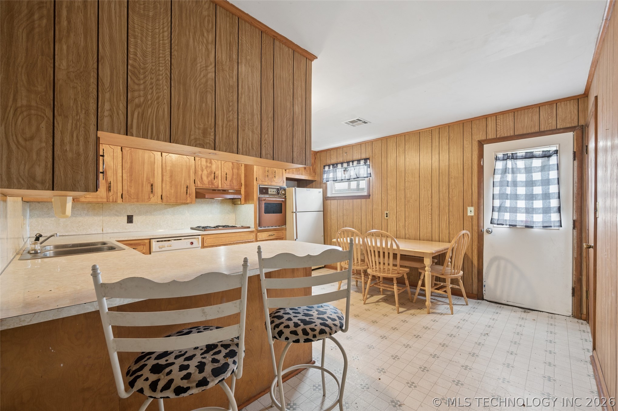 611 W 6th Street