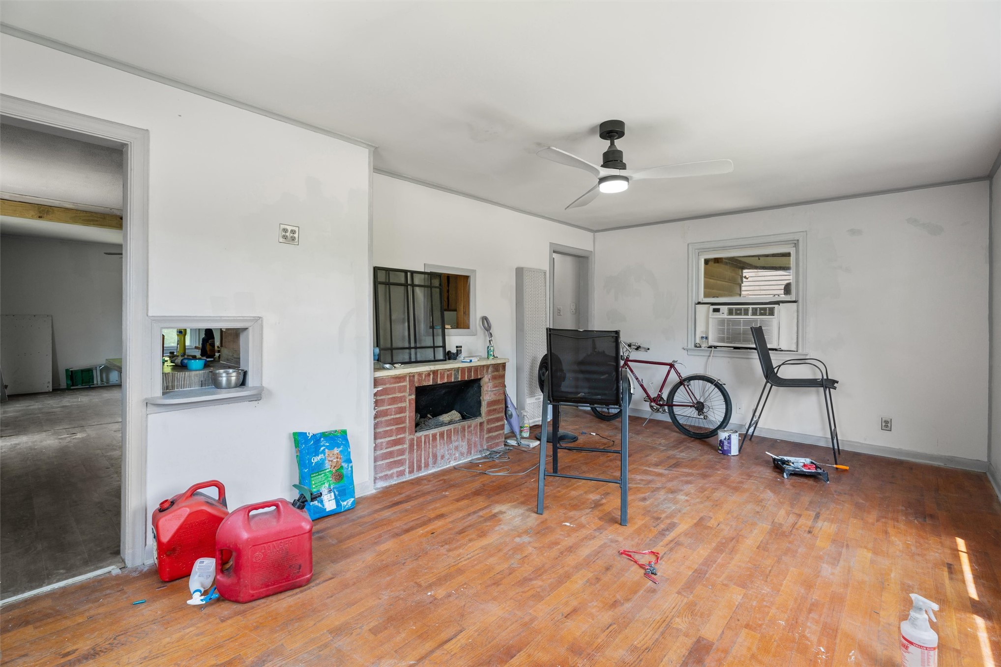 313 N Santa Fe Avenue