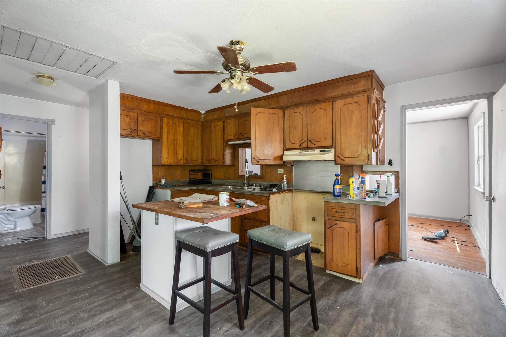 313 N Santa Fe Avenue