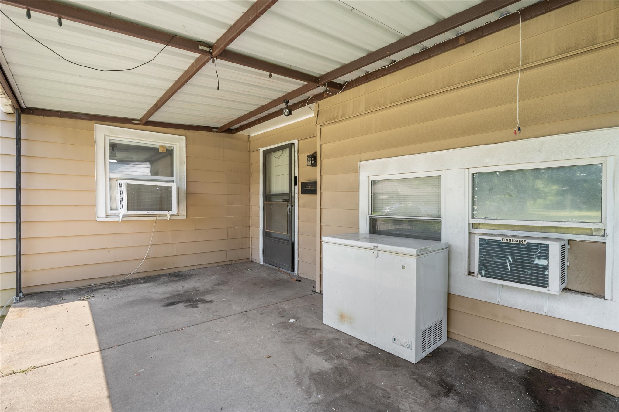313 N Santa Fe Avenue