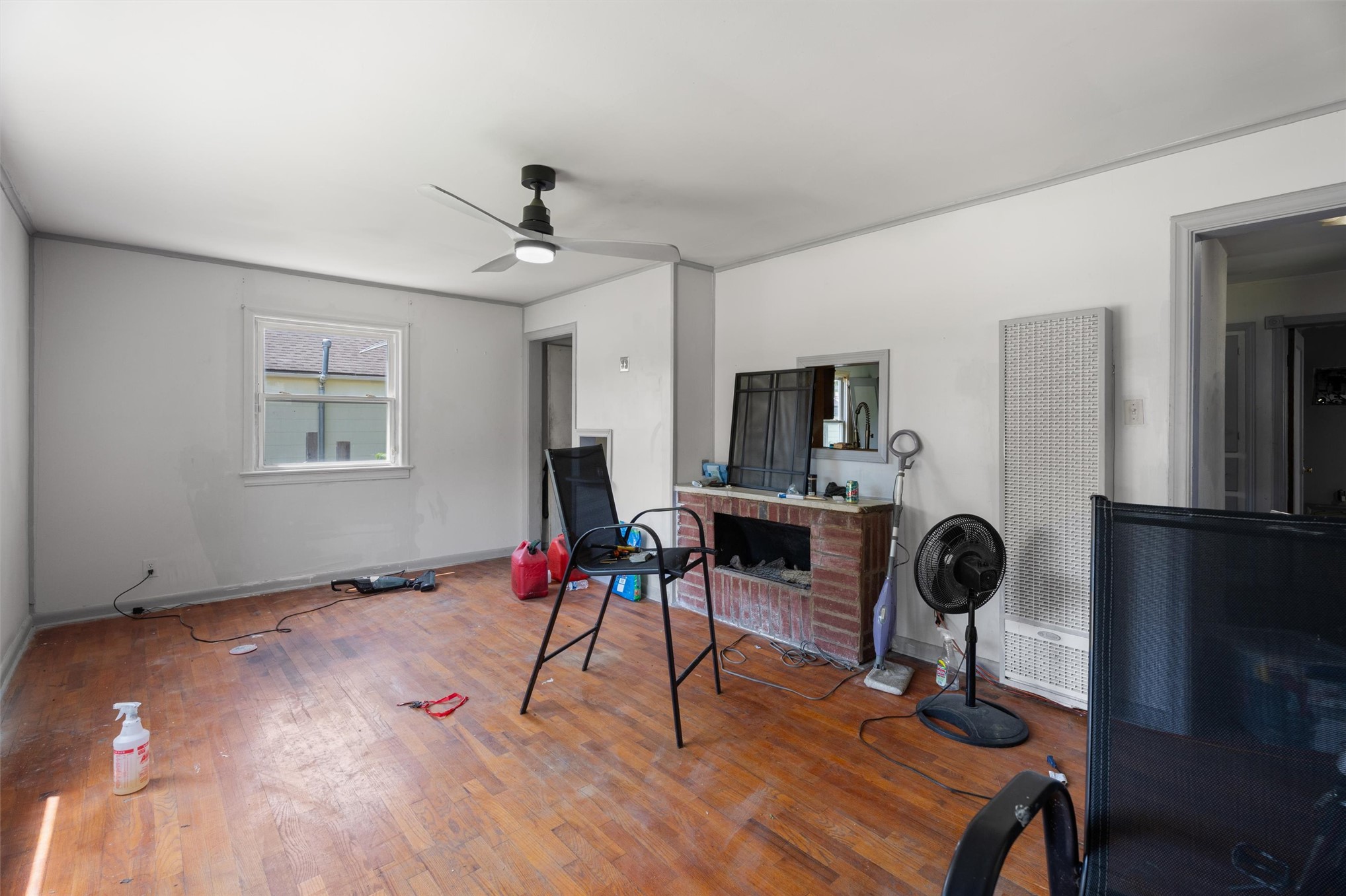 313 N Santa Fe Avenue