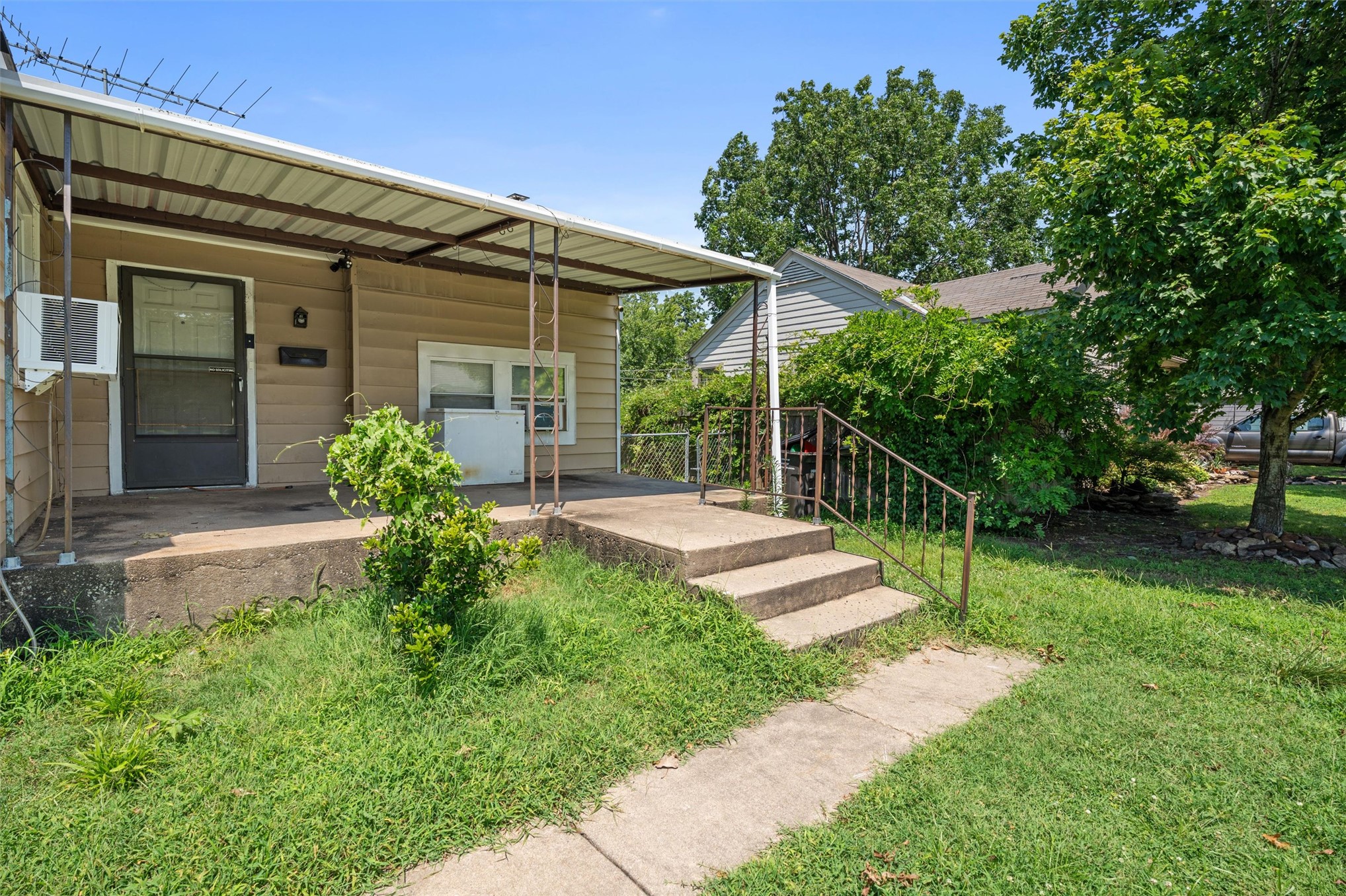313 N Santa Fe Avenue