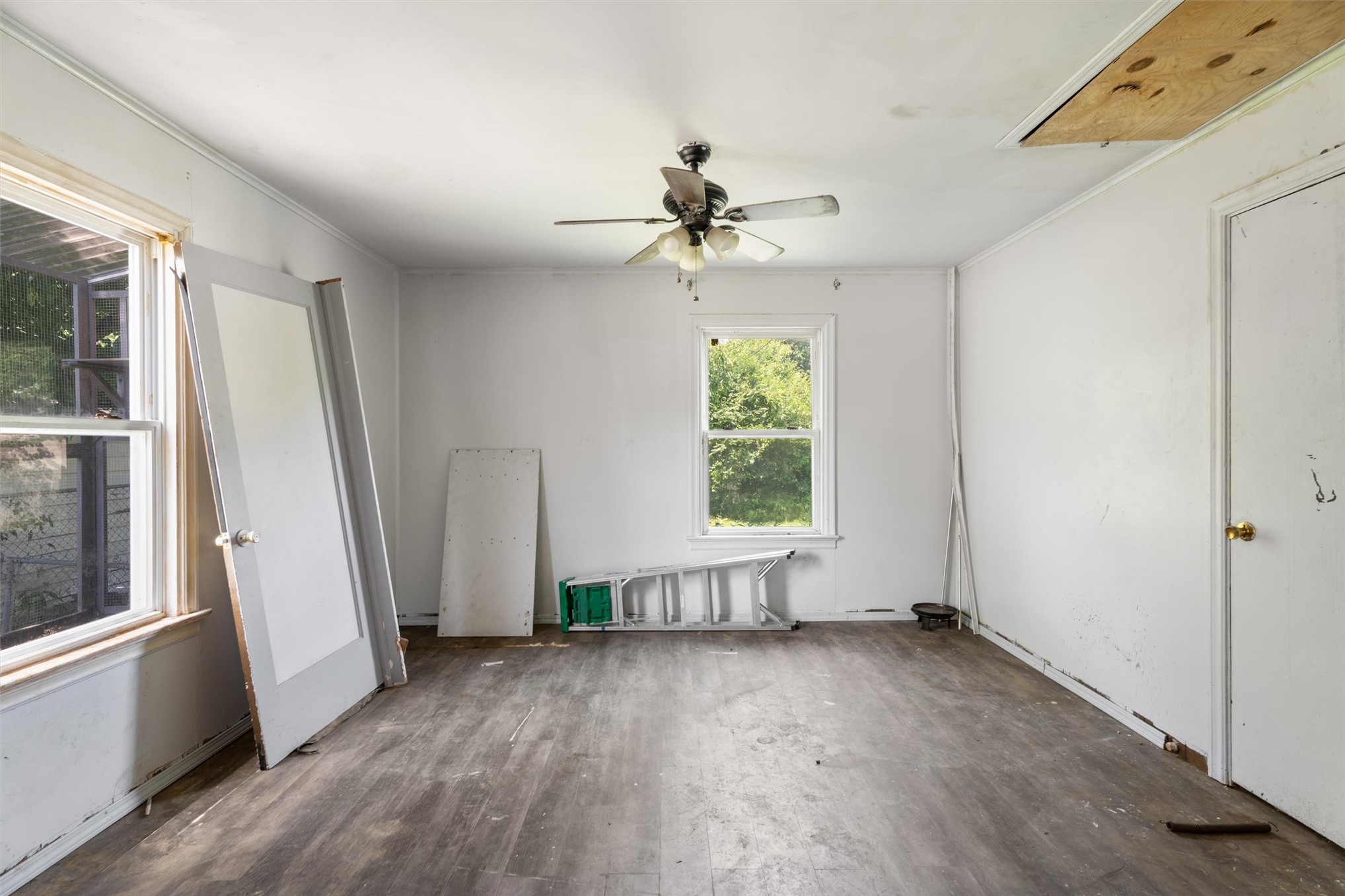 313 N Santa Fe Avenue