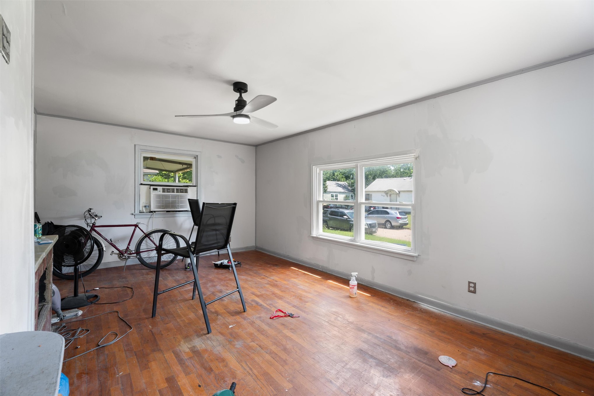 313 N Santa Fe Avenue