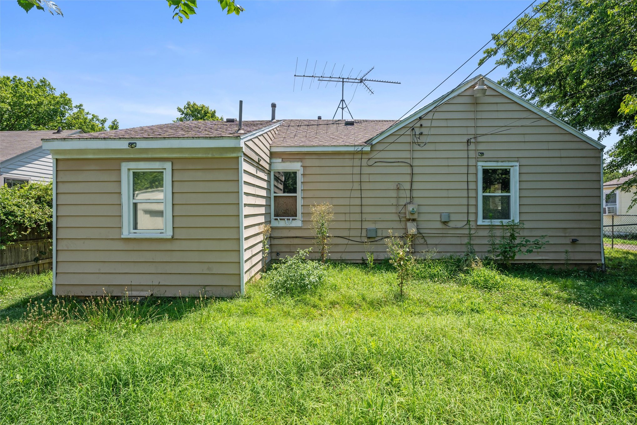 313 N Santa Fe Avenue