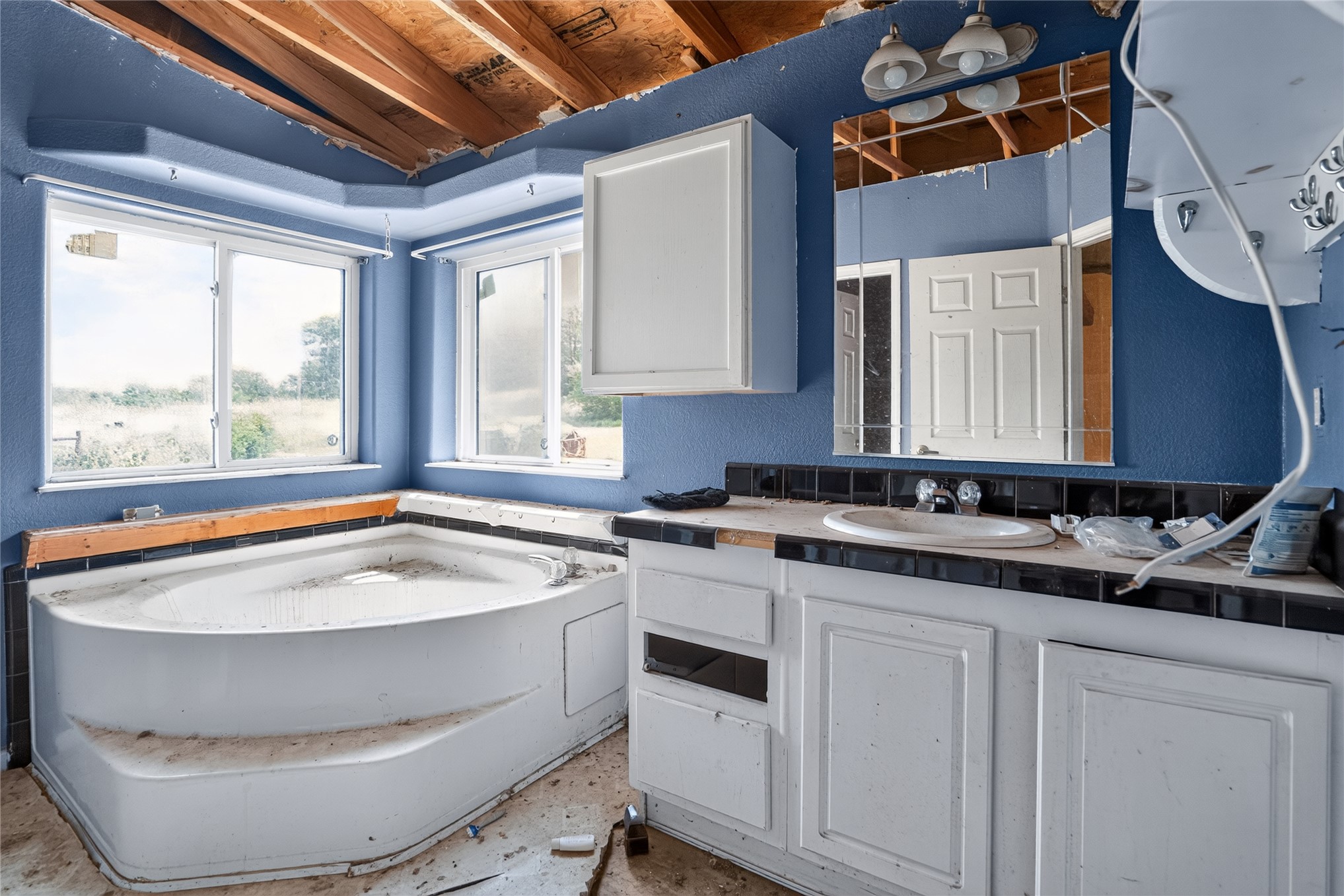 22923 N County Road 3280