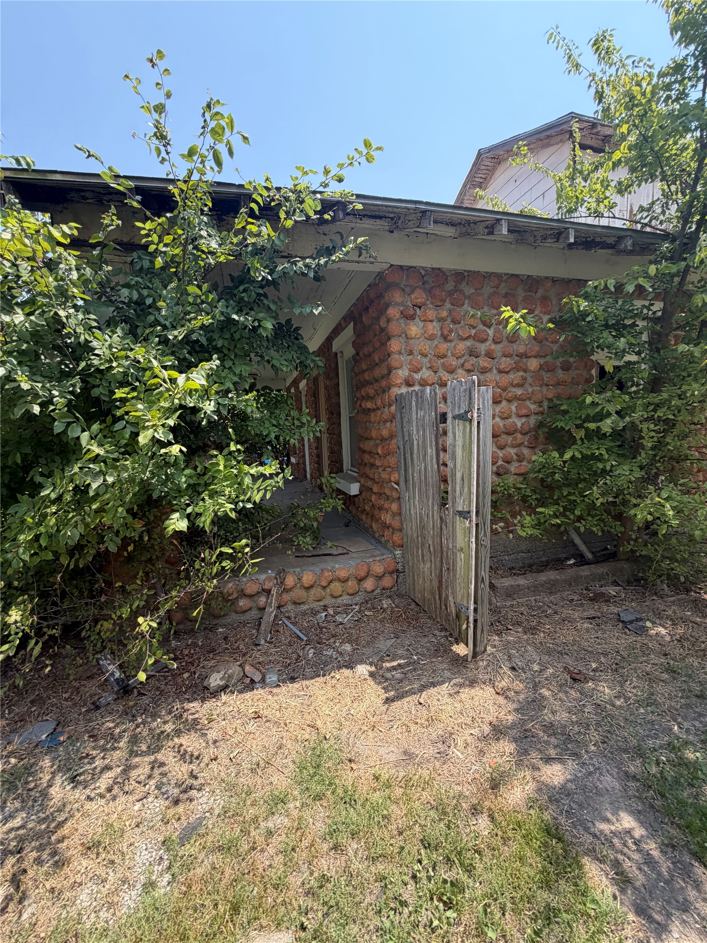 320 W 4th Street
