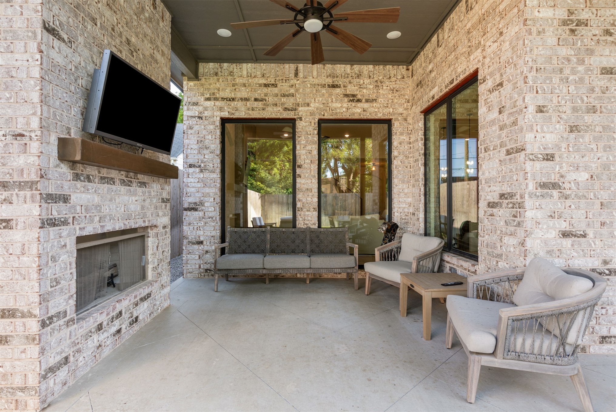 1119 N 36th Place