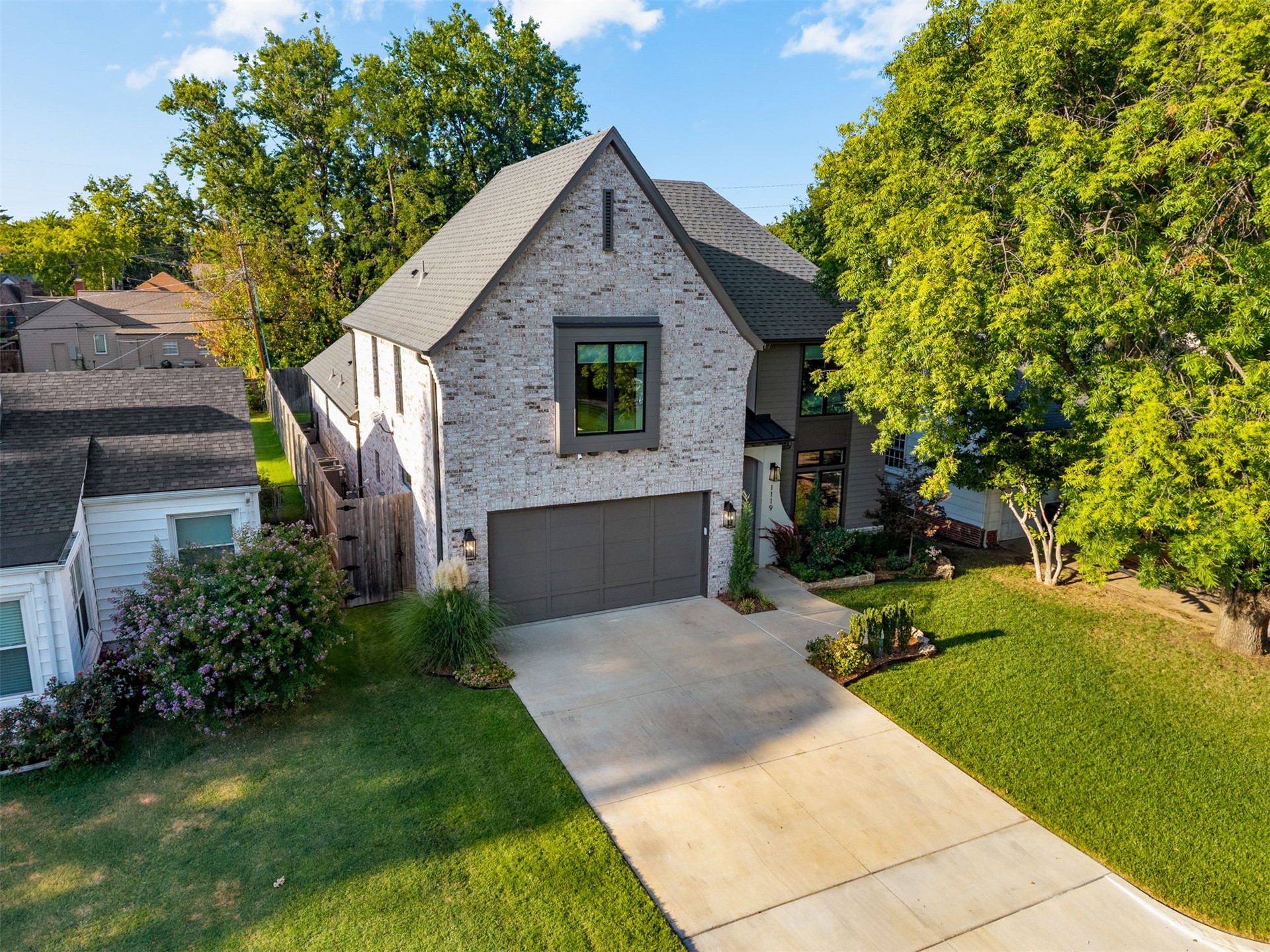 1119 N 36th Place