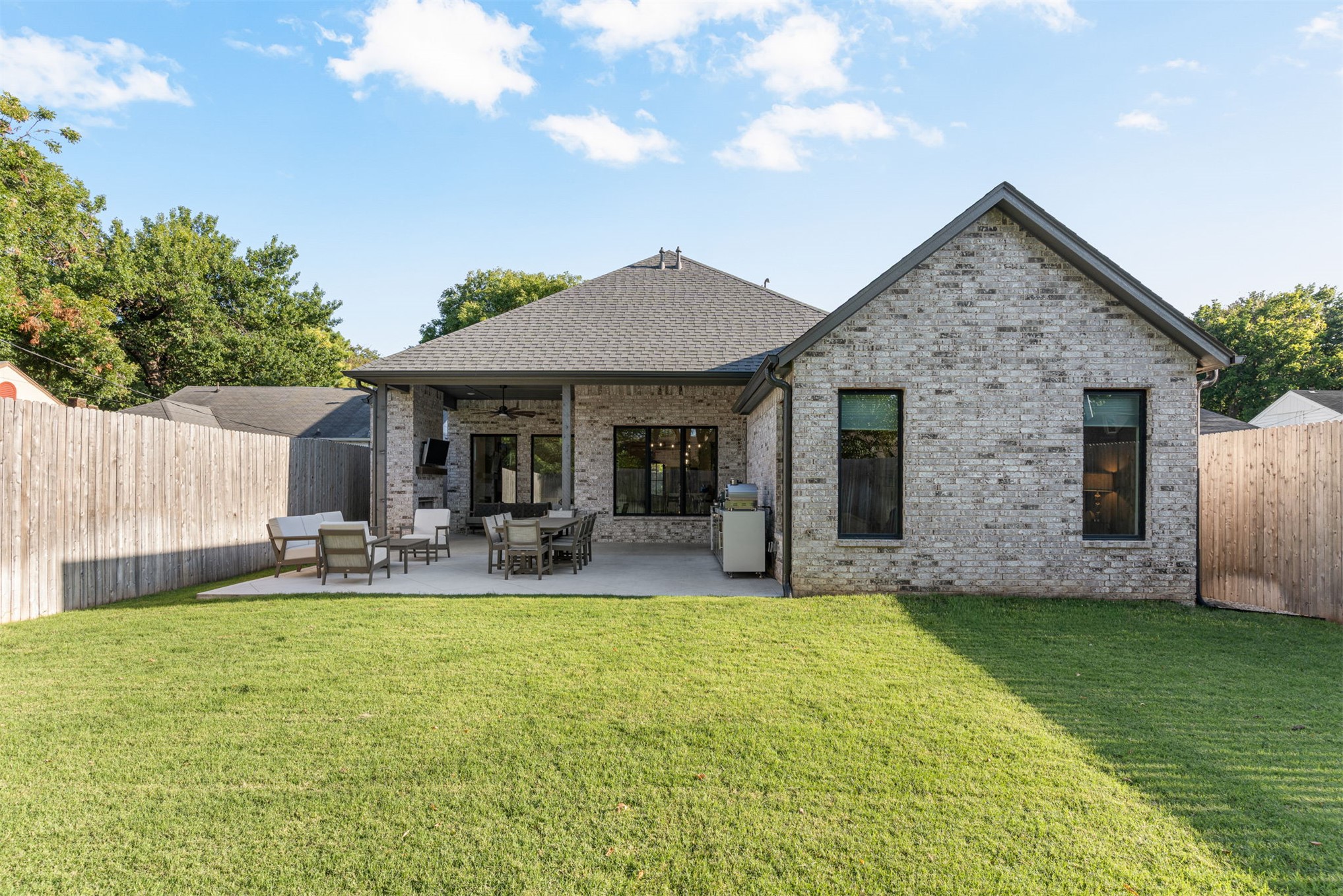 1119 N 36th Place