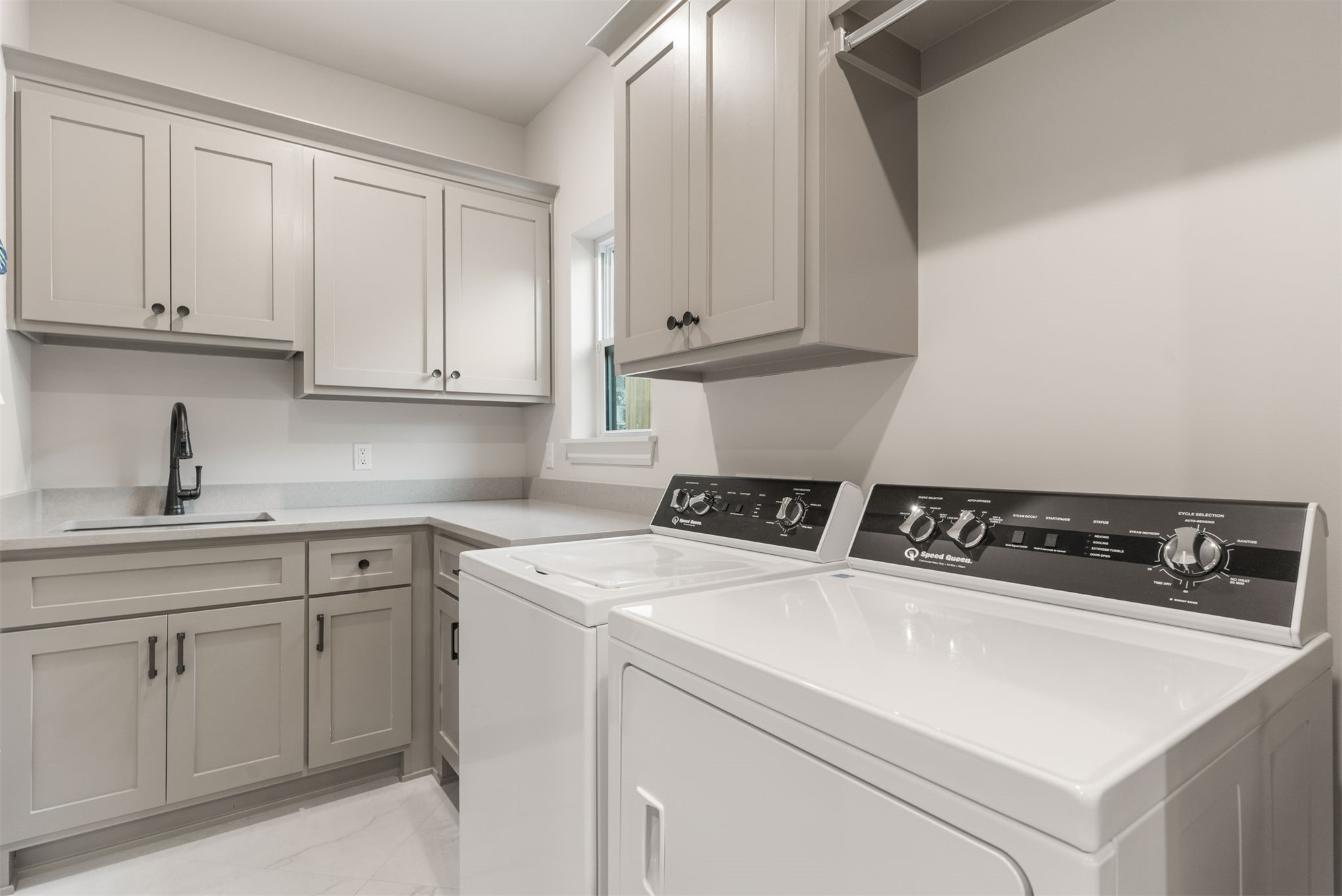 1119 N 36th Place