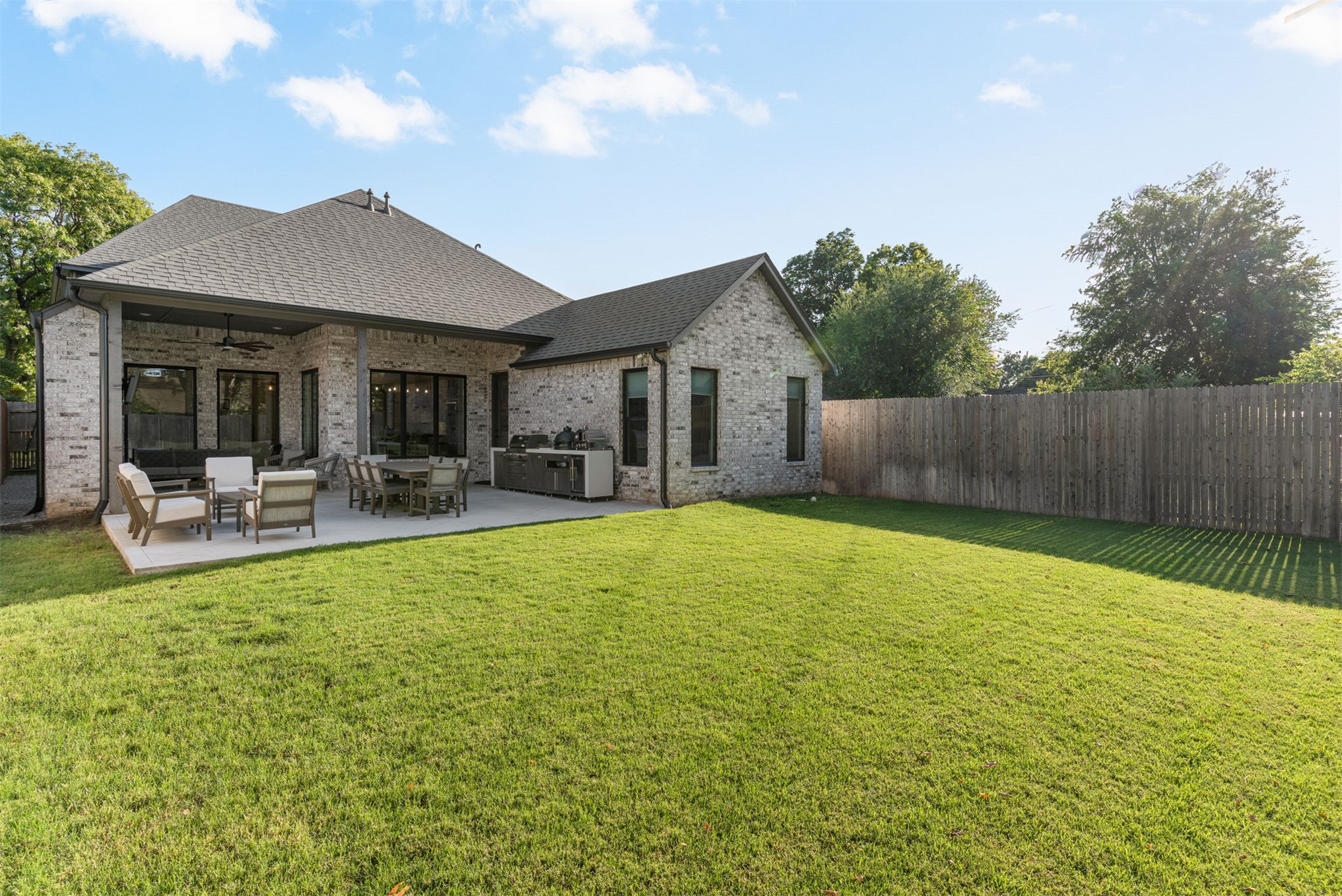 1119 N 36th Place