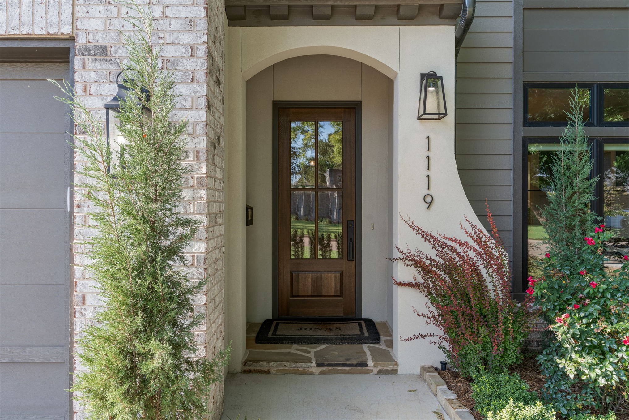 1119 N 36th Place