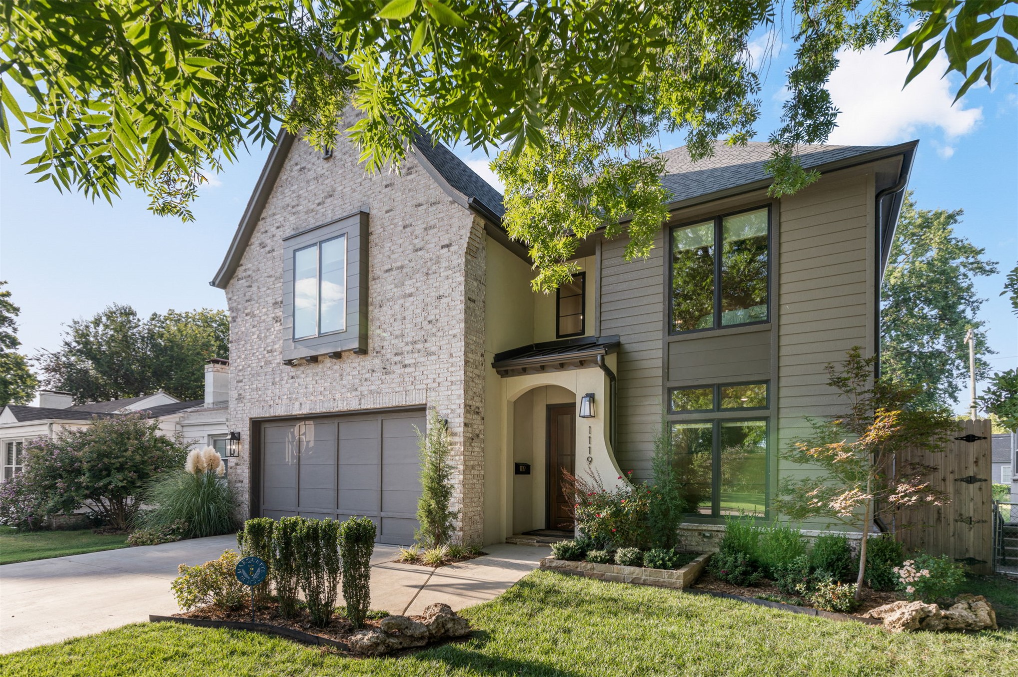 1119 N 36th Place