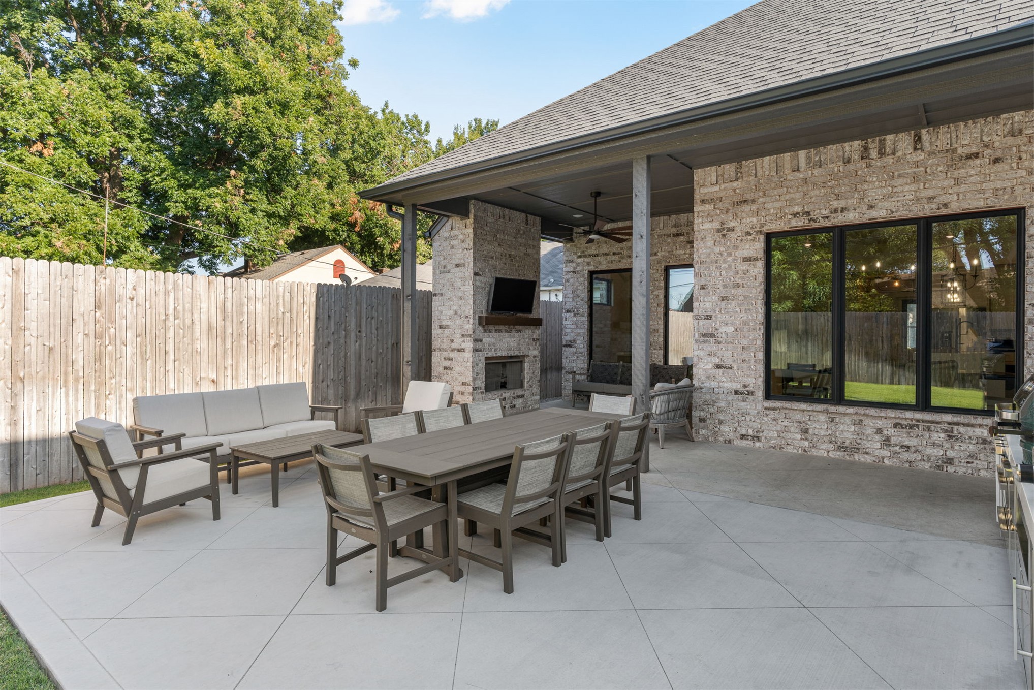 1119 N 36th Place