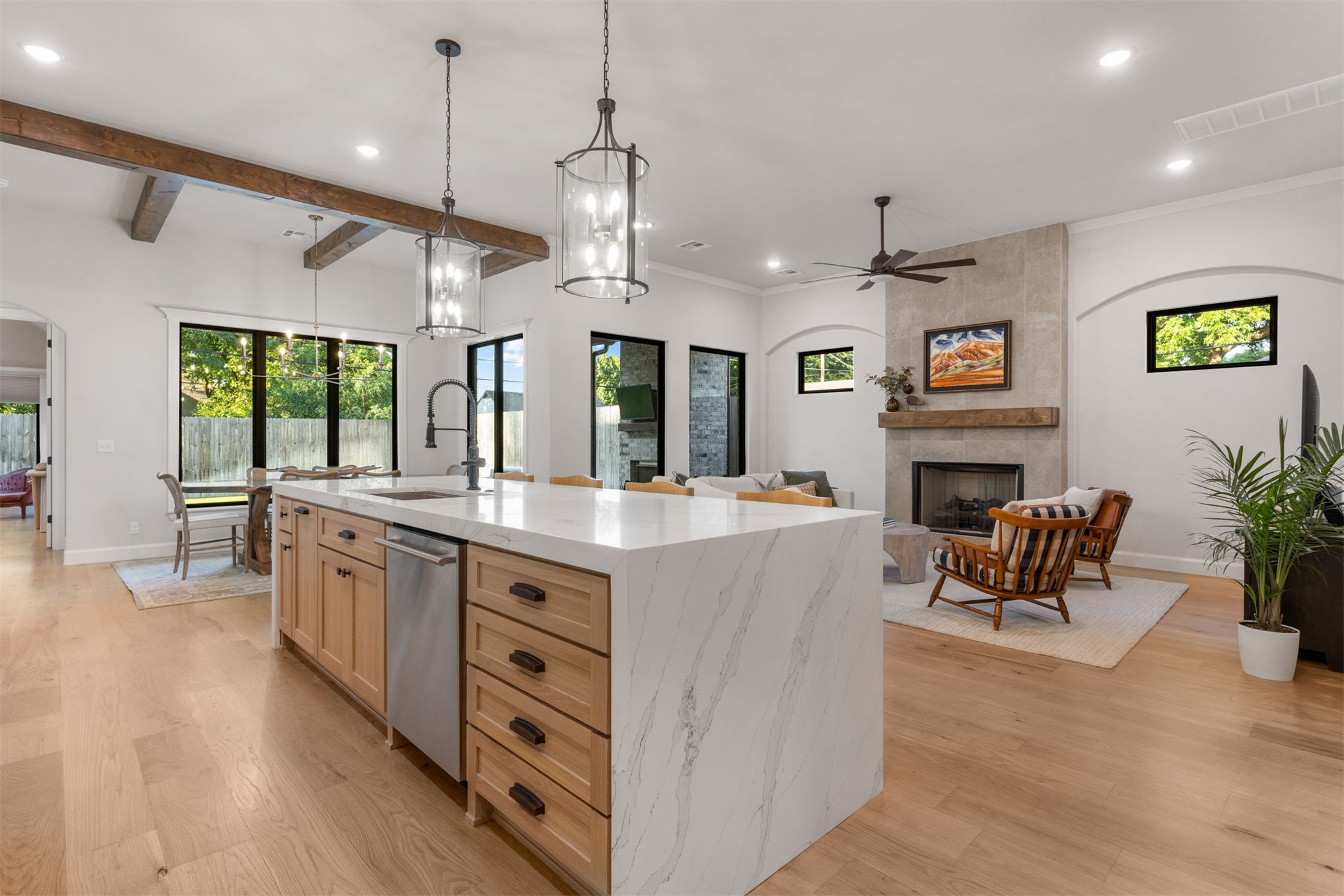 1119 N 36th Place