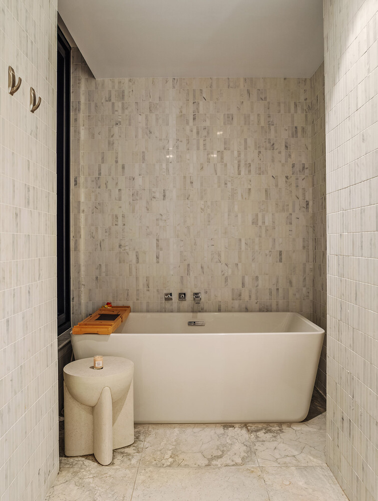 856 WASHINGTON Avenue PH1