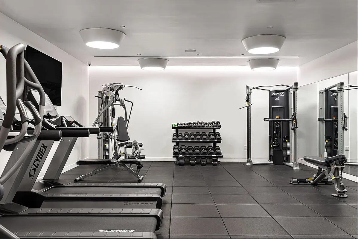 856 WASHINGTON Avenue PH1