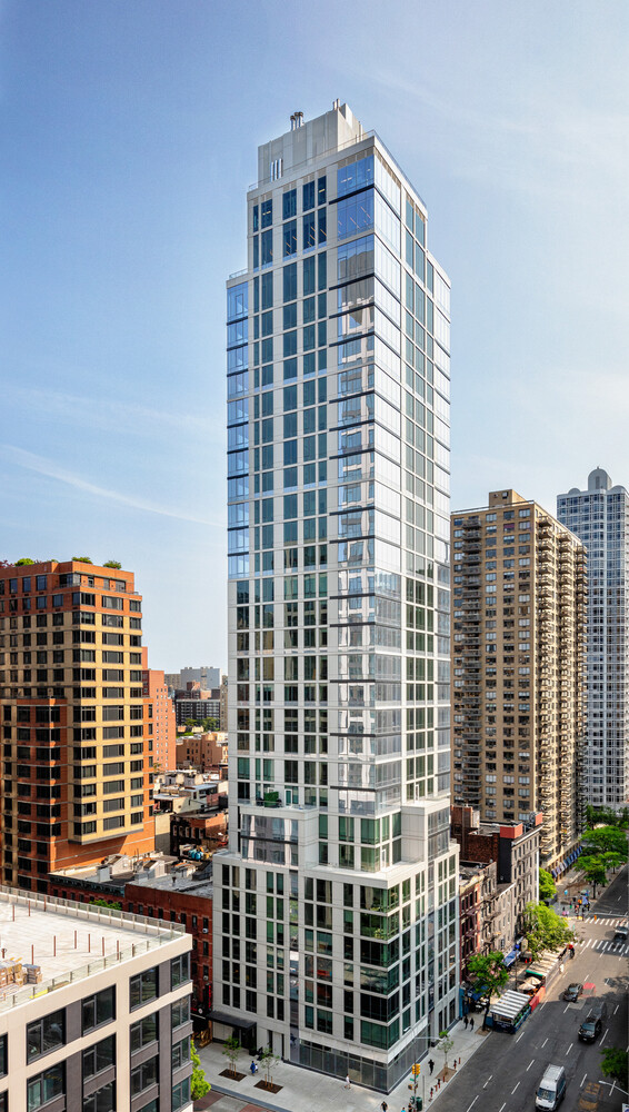 501 3RD Avenue 18D