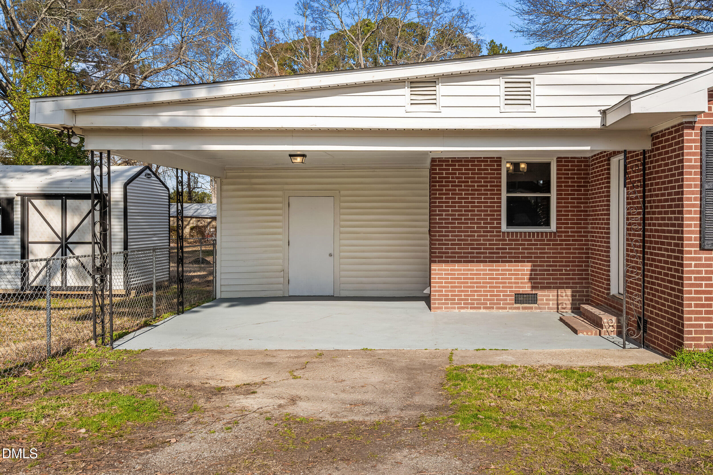 201 W Fayetteville