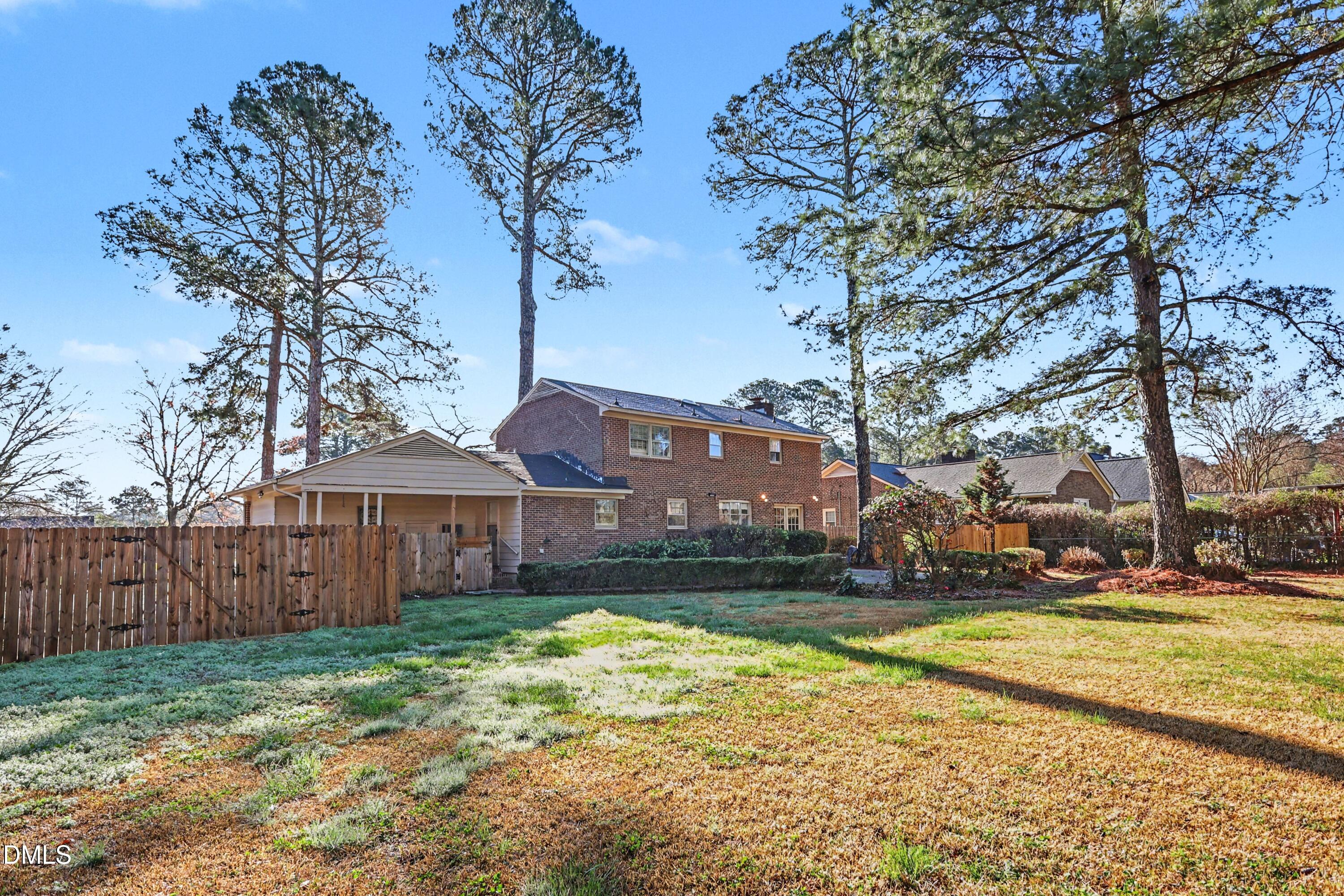 1128 Knollwood Drive NW