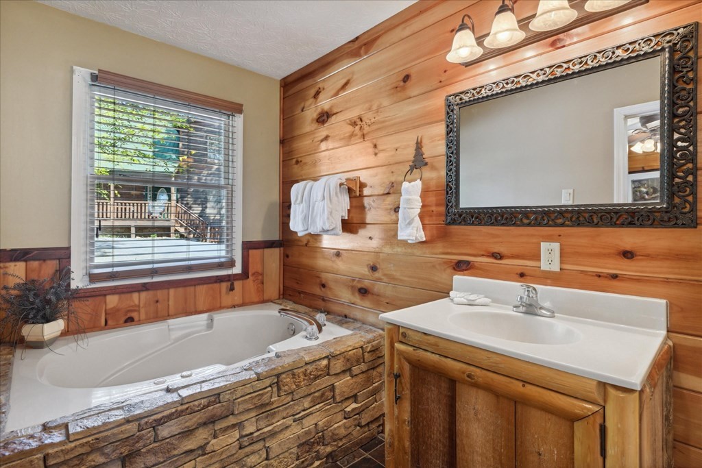 2104 E View Drive Unit: PERFECTION