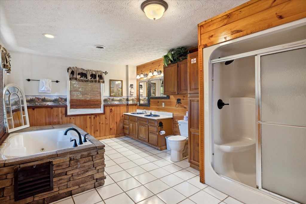 2104 E View Drive Unit: PERFECTION