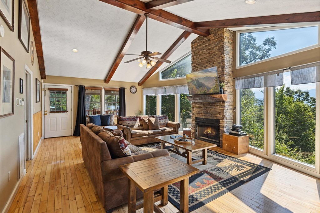 2104 E View Drive Unit: PERFECTION