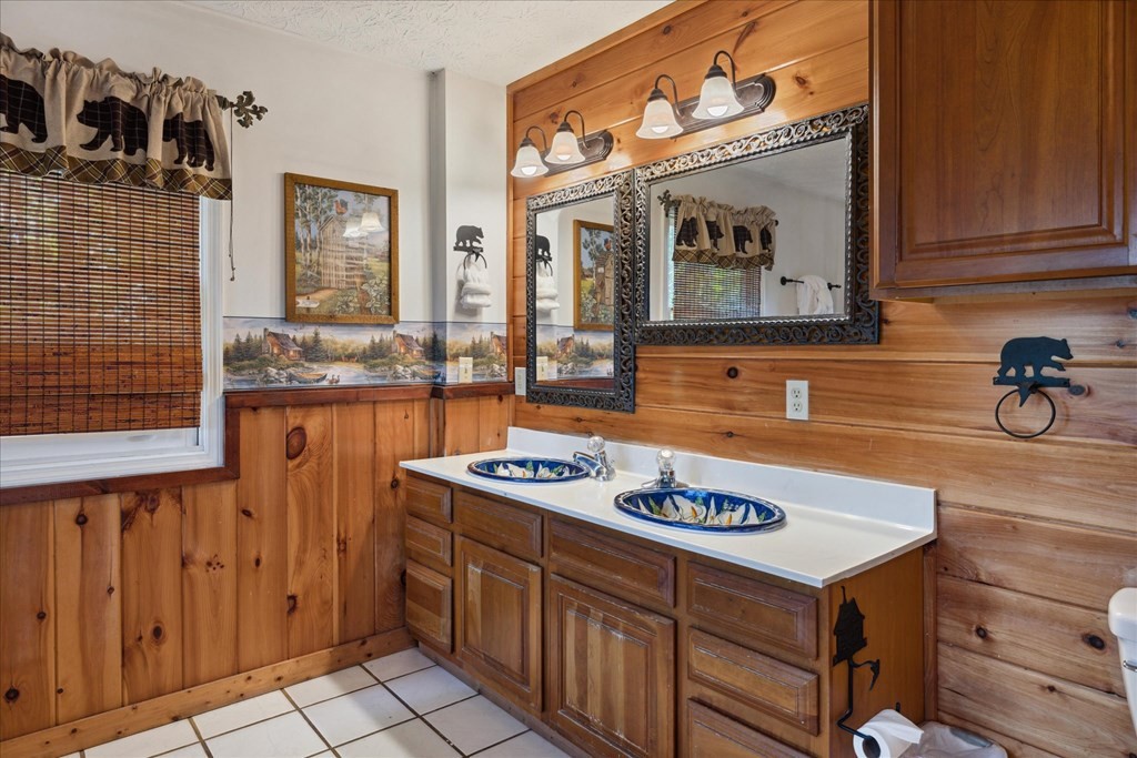 2104 E View Drive Unit: PERFECTION