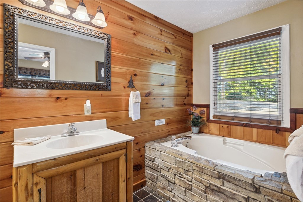 2104 E View Drive Unit: PERFECTION