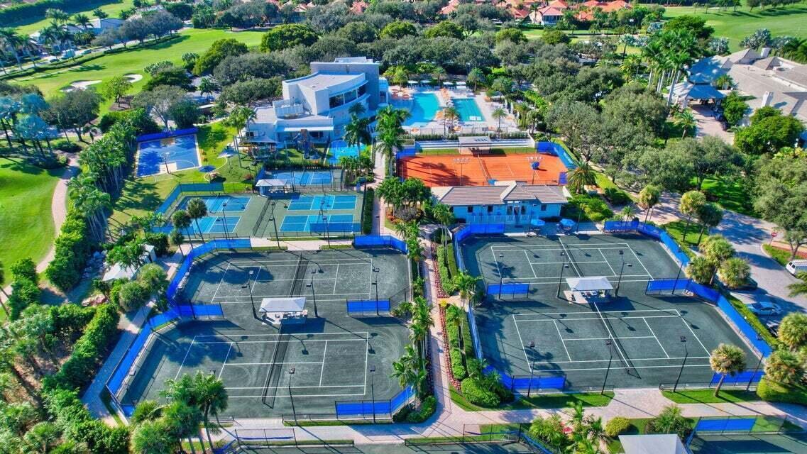 7477 Campo Florido