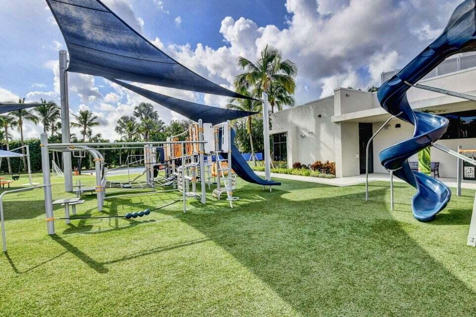 7477 Campo Florido