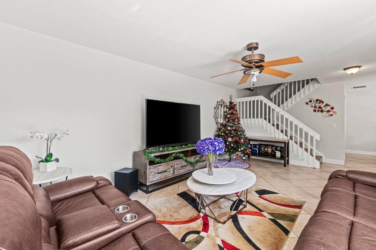 7529 E Courtyard Run E