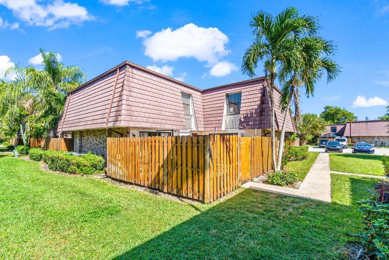 7529 E Courtyard Run E