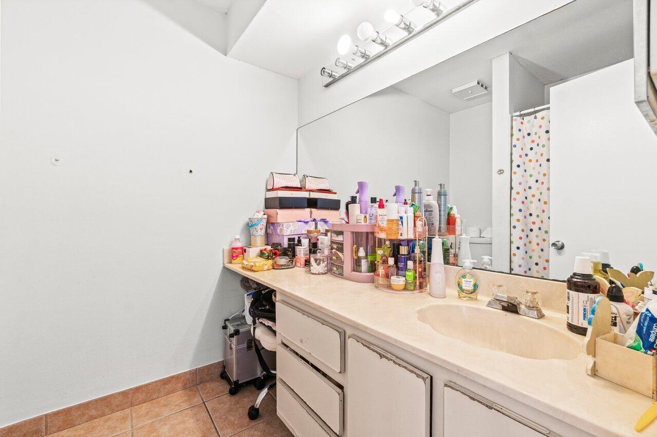 7529 E Courtyard Run E