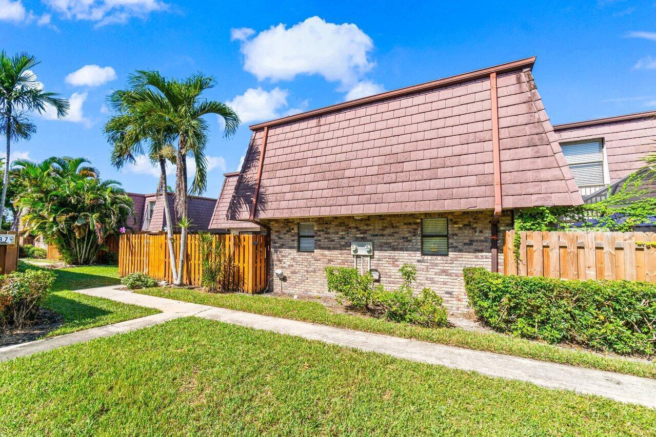 7529 E Courtyard Run E