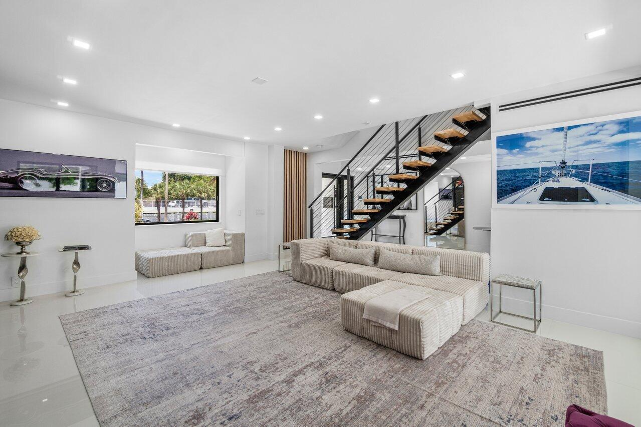 2724 N Ocean Boulevard